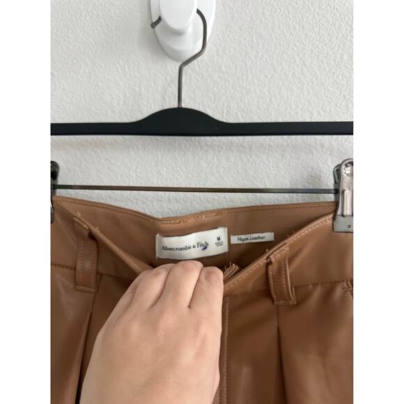 Abercrombie & Fitch Women’s Vegan Faux Leather High Waisted Shorts NWT Sz M - Picture 2 of 8